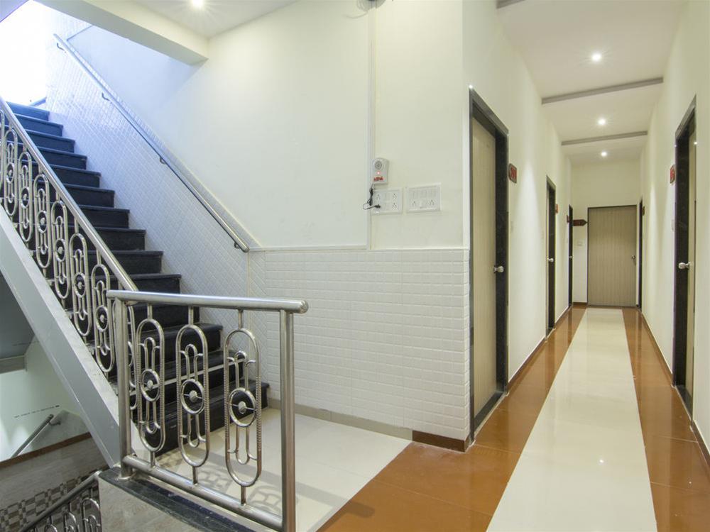 Oyo Rooms Sakinaka Metro Station Gate 2 