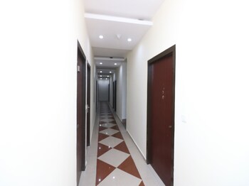 Oyo 9844 Hotel Hill View Hallway