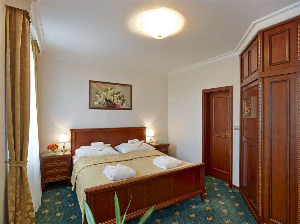 Hotel Stefanik (هتل استفانیك) 