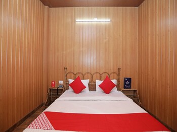 Oyo 12212 Ramanuj Cottage Guestroom