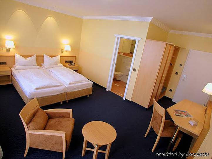 Hotel Mack (هتل ماک) 