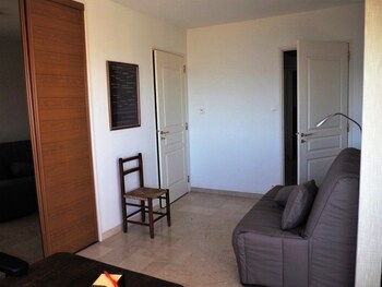 Les Lauriers Roses Guestroom