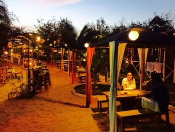 Boaty's Beach Cottages Outdoor Dining