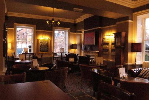 Manor Hotel 