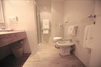 Hotel Casali Bathroom