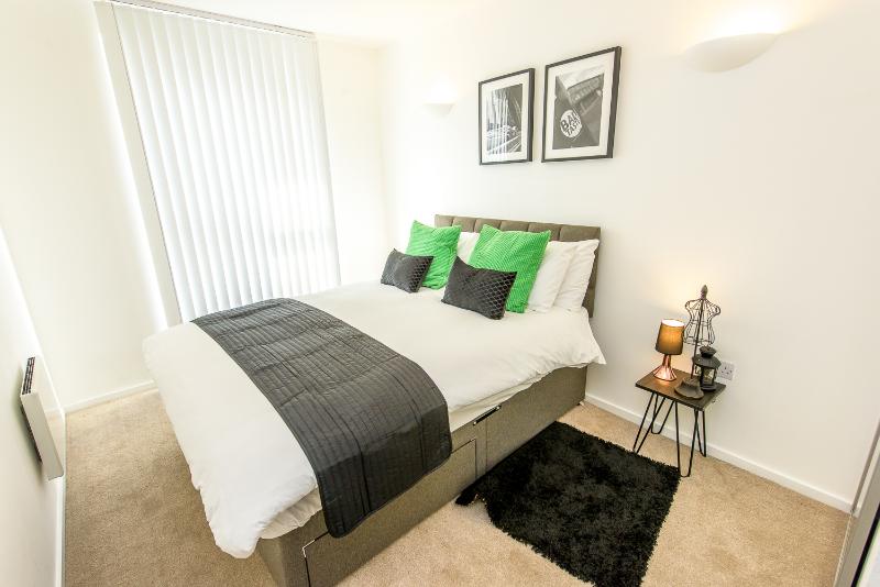 Approved Serviced Apartments Skyline Room