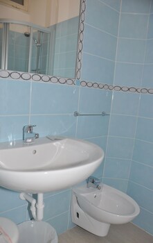 Hotel Morri Bathroom