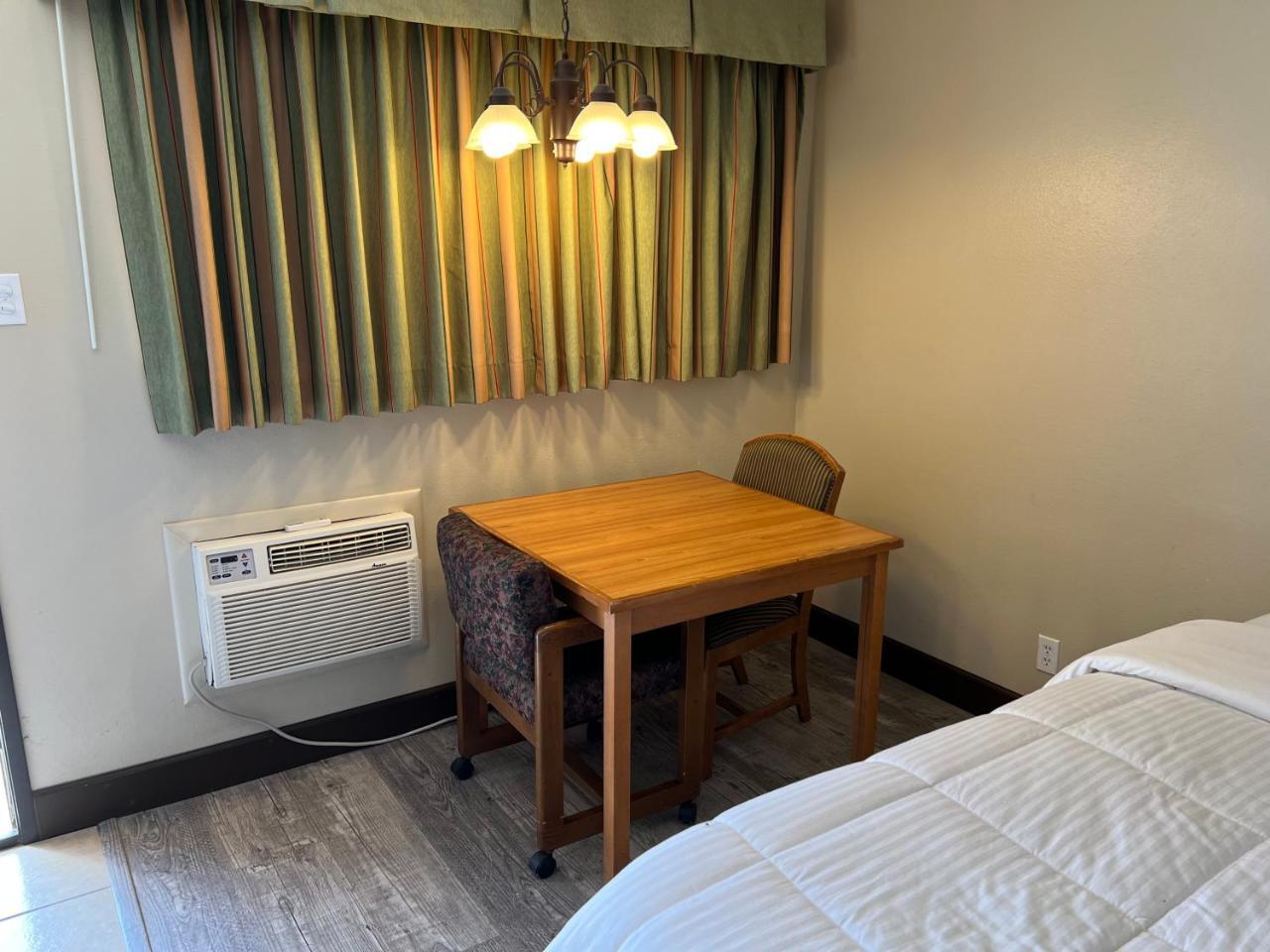 Four Winds Motel - photo 3