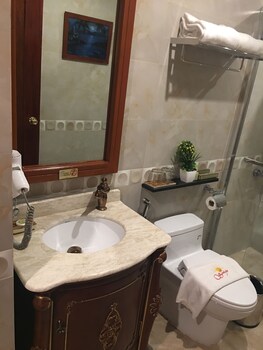 Sunlight Guest Hotel Coron Bathroom