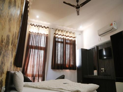 Hotel Shaktideep & Restaurant 