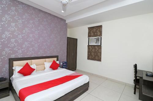 Oyo 12472 Hotel Galaxy 