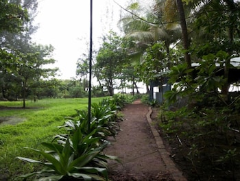 Lotus Eco Beach Resort Murud 