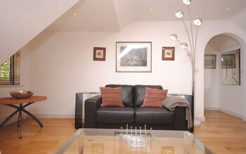 Oldbury Cottage Easthampnett 358958 Living Area