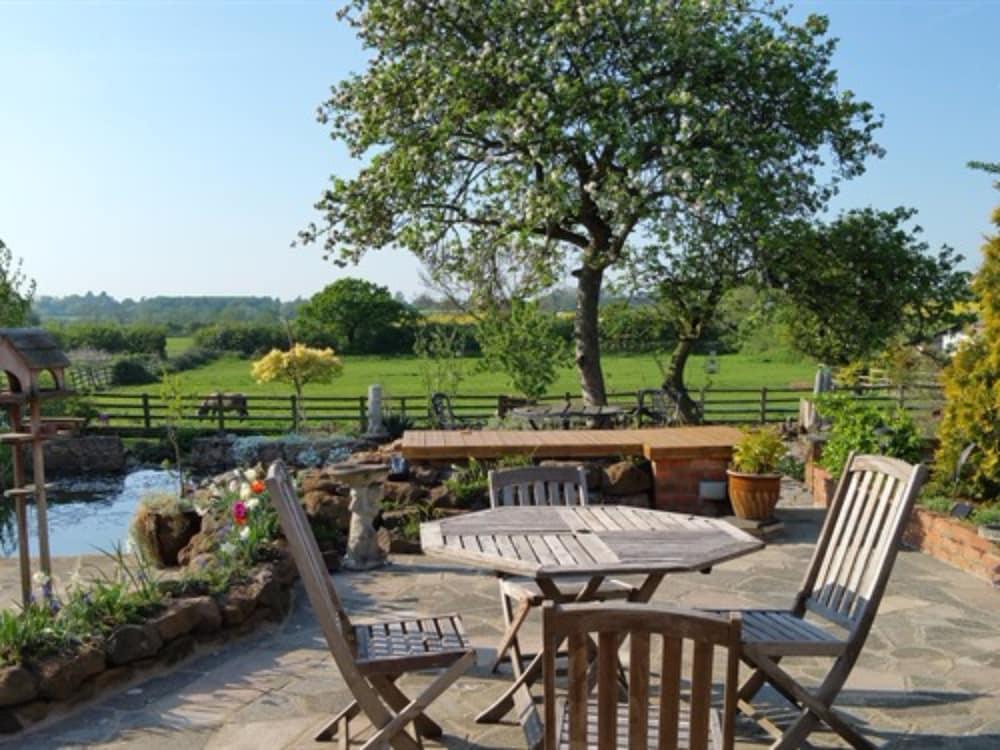 Woodleys Farm House 