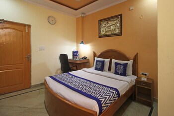 Oyo 7147 Hotel Madhur Regency Guestroom