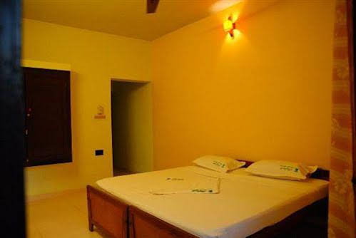 Clafouti Beach Resort 