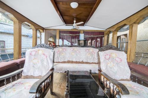 2 Br Houseboat For 6 By Guesthouser (۲ بر هوسبوات فور ۶ بای گوستوسر) 