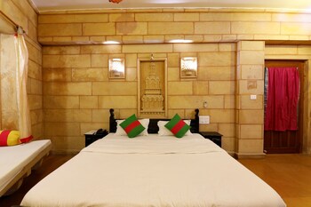 Hotel Lal Garh Fort And Palace Guestroom