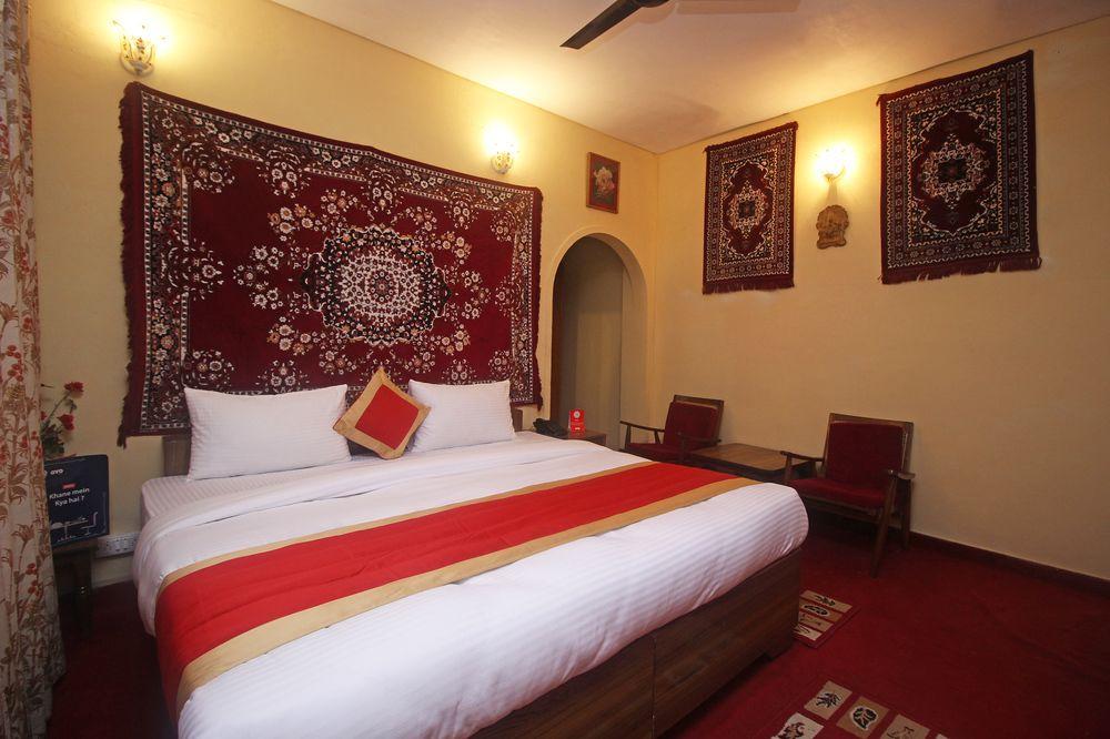 Oyo 9331 Hotel White House 