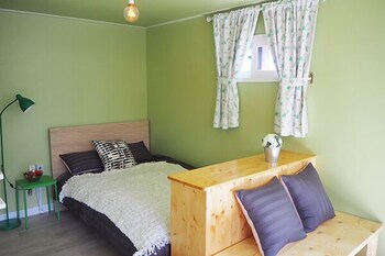 Seogwipo Seongsan Evergreen Pension Guestroom