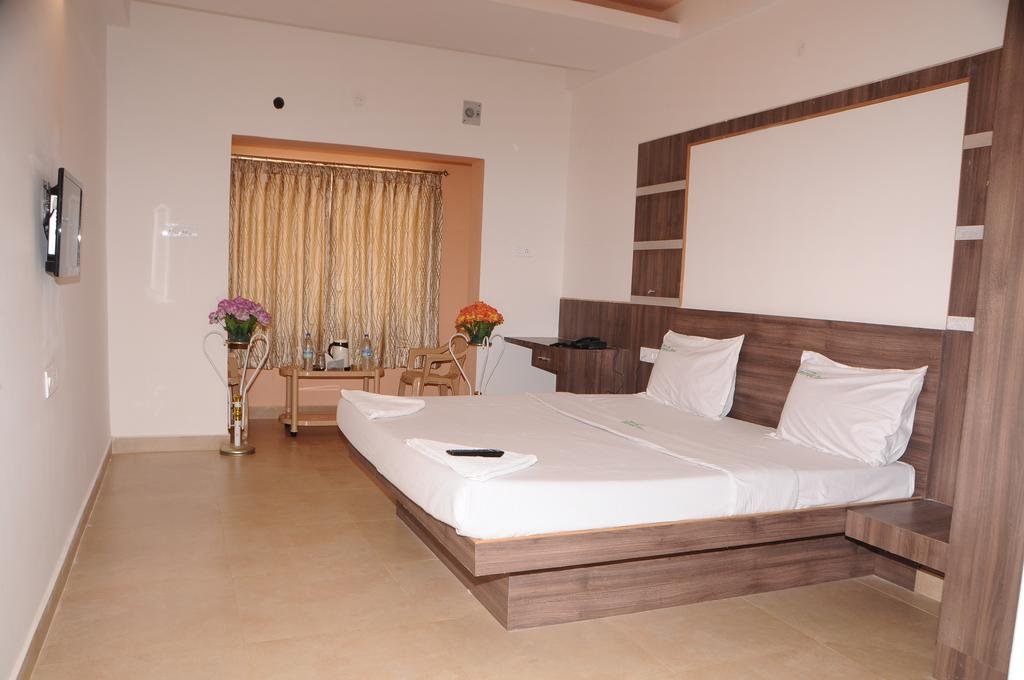 Hotel Emeralddove 
