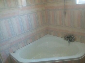 Royal Olympia Lodges And Safaris Bathroom