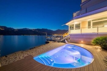 Hotel Vega Lake View