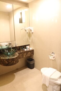 Raintree Resort Suites At Bandar Sunway Bathroom