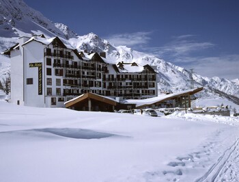 Hotel Piandineve (هتل پیاندینو) Featured Image