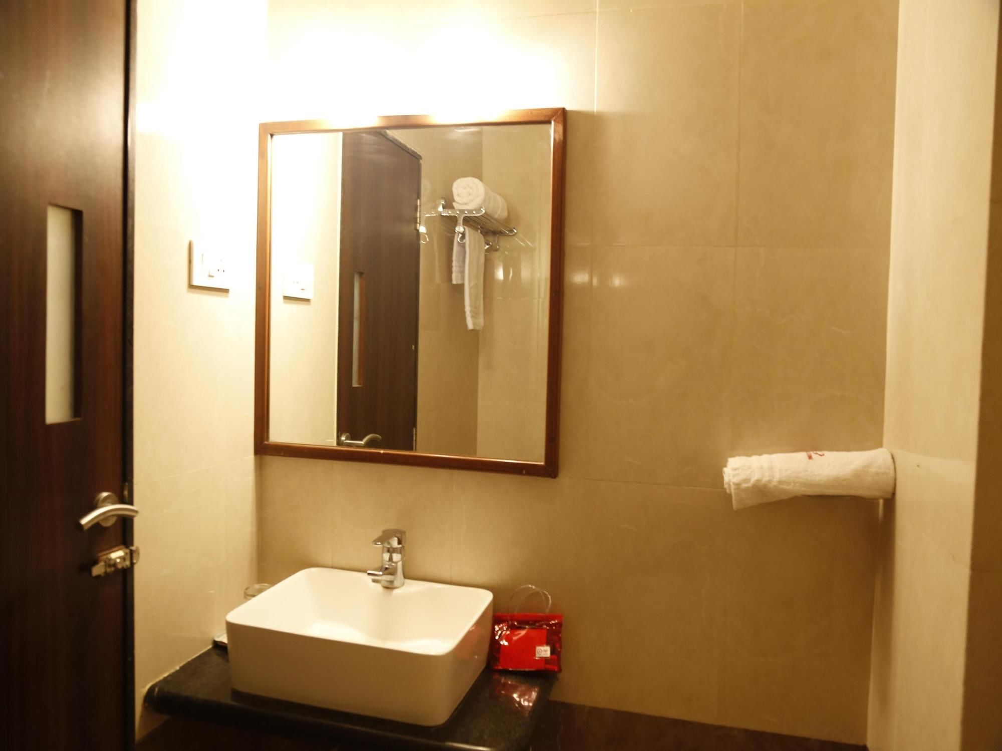 Oyo Rooms Old Pune Bangalore Road Kolhapur 
