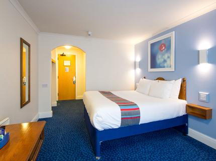 Travelodge Walton On Thames (تراولودج والتون آن تهامس) 