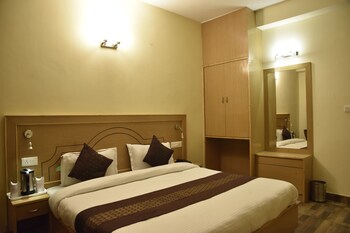 Oyo 6675 Hotel Comfort Inn Guestroom