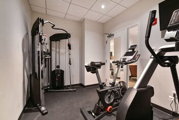 Global Luxury Suites On Harrison Ave Gym