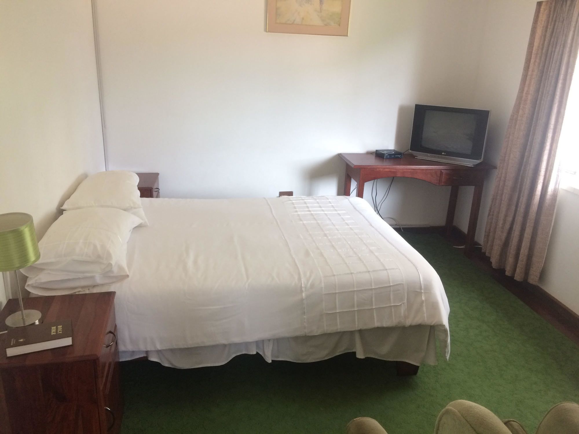 Hillside Manor Secure Your Hotel, SelfCatering, or Bed and Breakfast