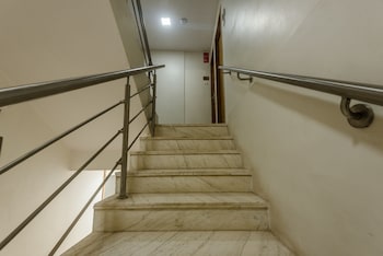 Oyo 8490 Hotel Grandeur Staircase
