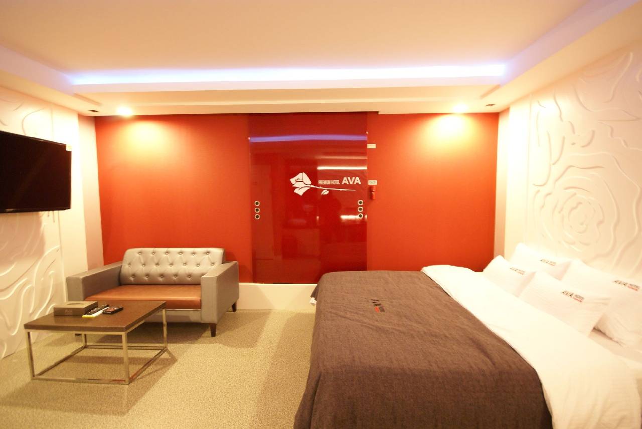 Ava Hotel Changwon (آوا هتل چانگوون) 