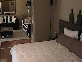 Eight Reedbuck Hotel 