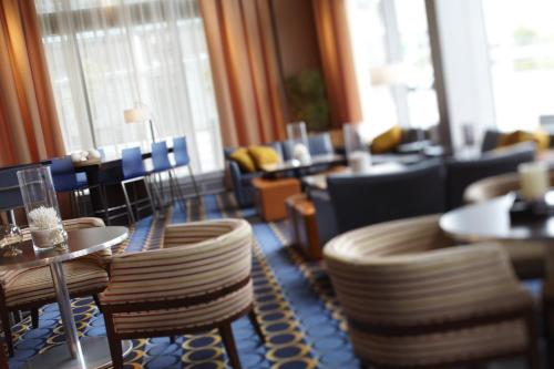 Renaissance Boston Waterfront Hotel 