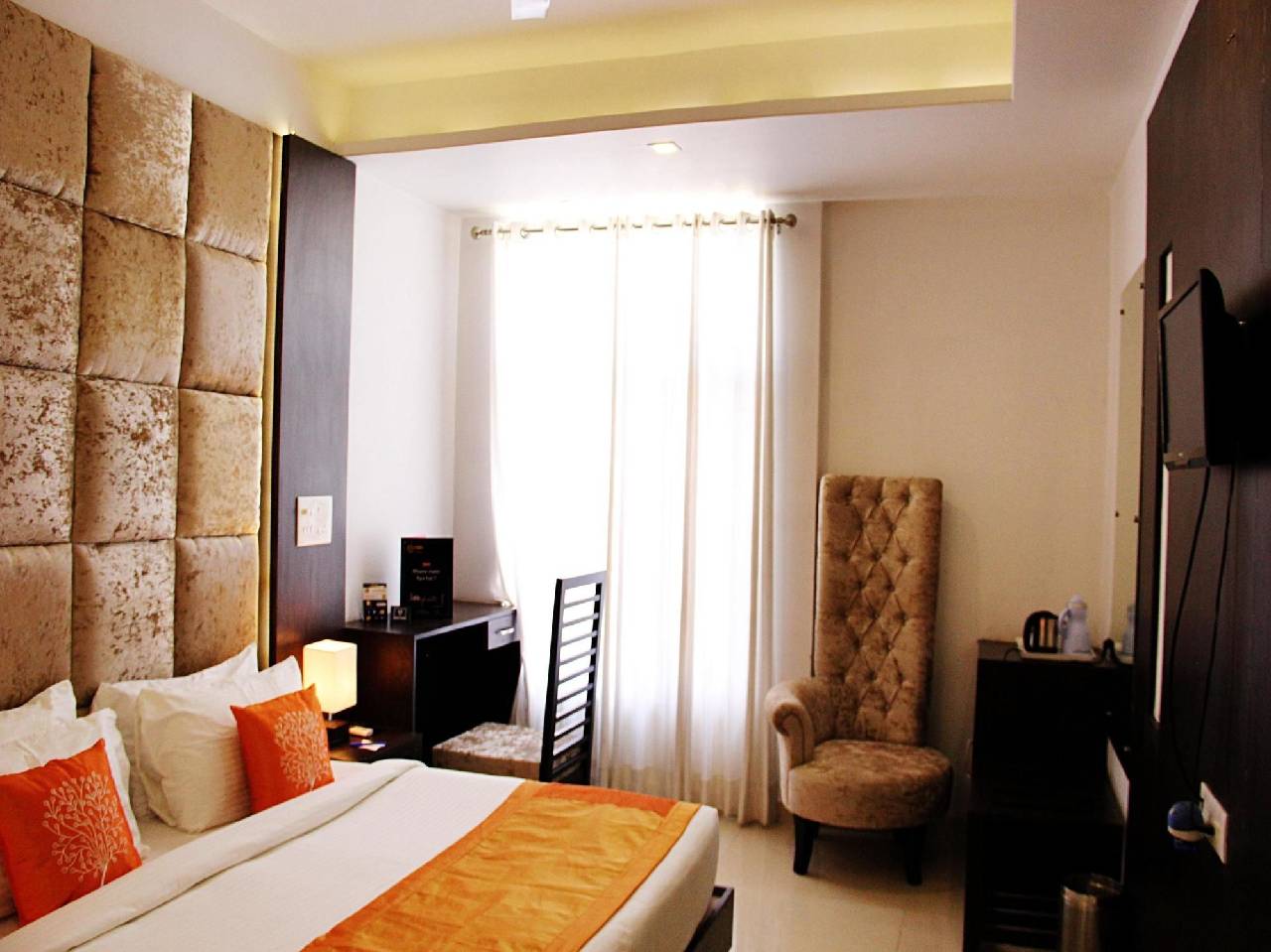 Oyo Premium Mia 