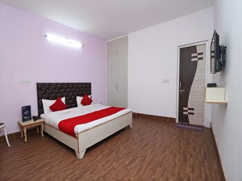 Oyo 15022 Snow Point Inn Guestroom