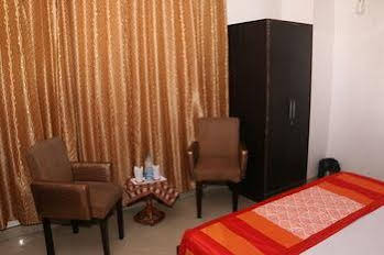 Oyo Rooms D Block Model Town Extension 