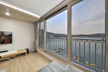 Geoje Jisefo Family Residence Balcony View
