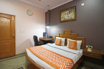 Oyo 7147 Hotel Madhur Regency Guestroom