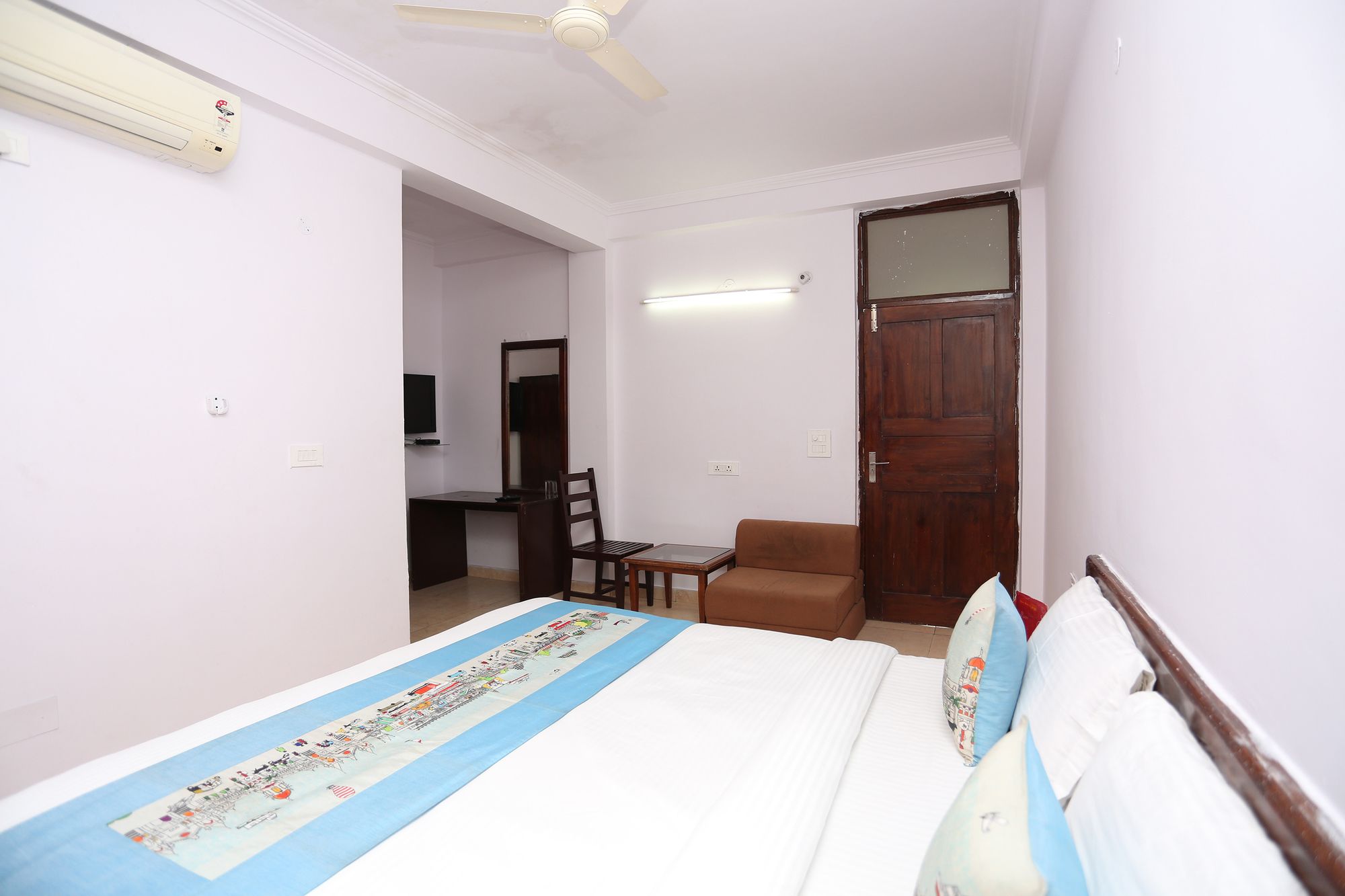 Oyo 9843 Hotel Sound Sleep 