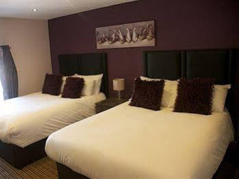 The Three Horseshoes Hotel ( تهری هورسشئوس هتل) 