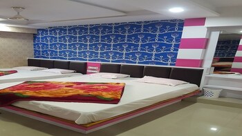 Hotel Laabh Guestroom