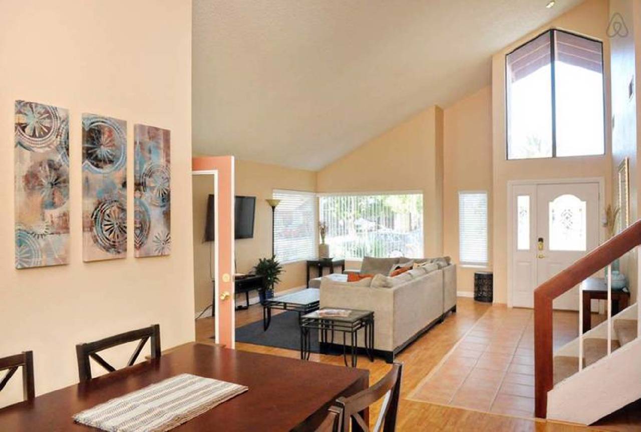 Luxury 4br 8min To Las Vegas Strip (لاکچری ۴بر ۸مین تو لاس وگاس استریپ) 