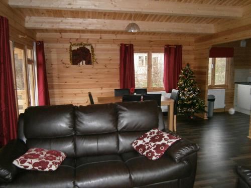 Long Mountain Centre Log Cabins 