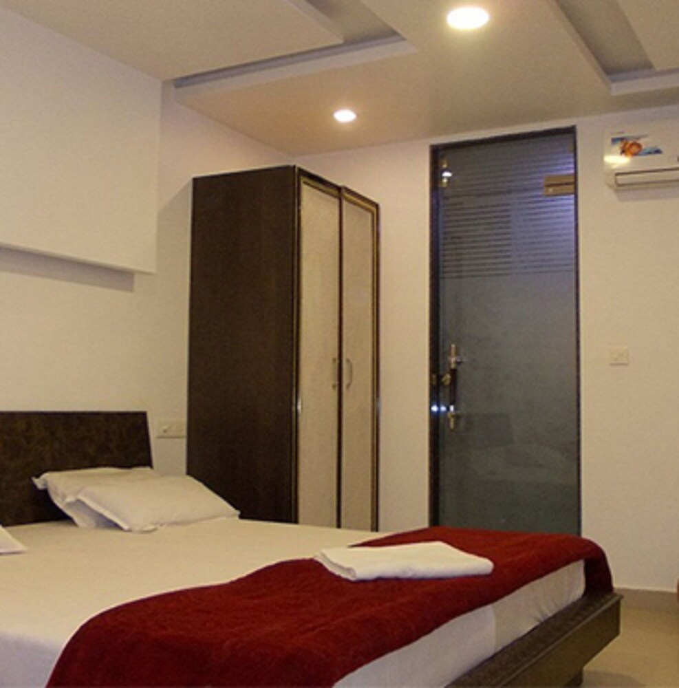 Uttaranchal Tourist Guest House Hotel Interior