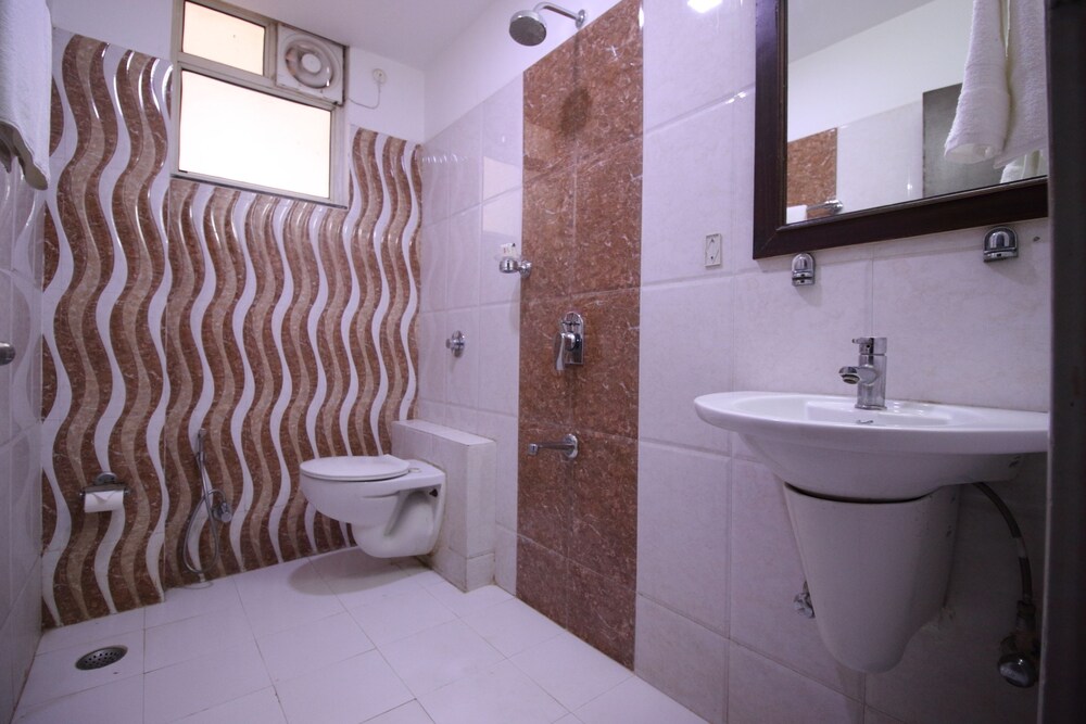 Hotel Silver Oak Bathroom